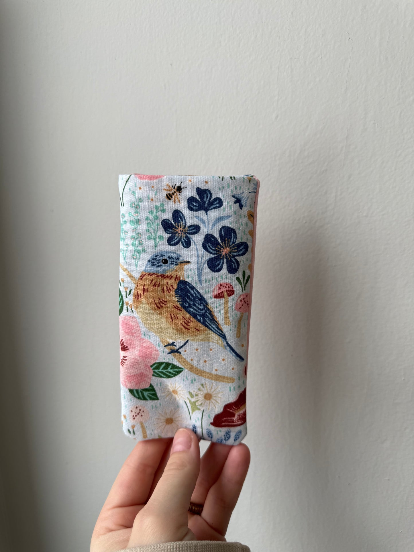 Pastel bird glasses sleeve